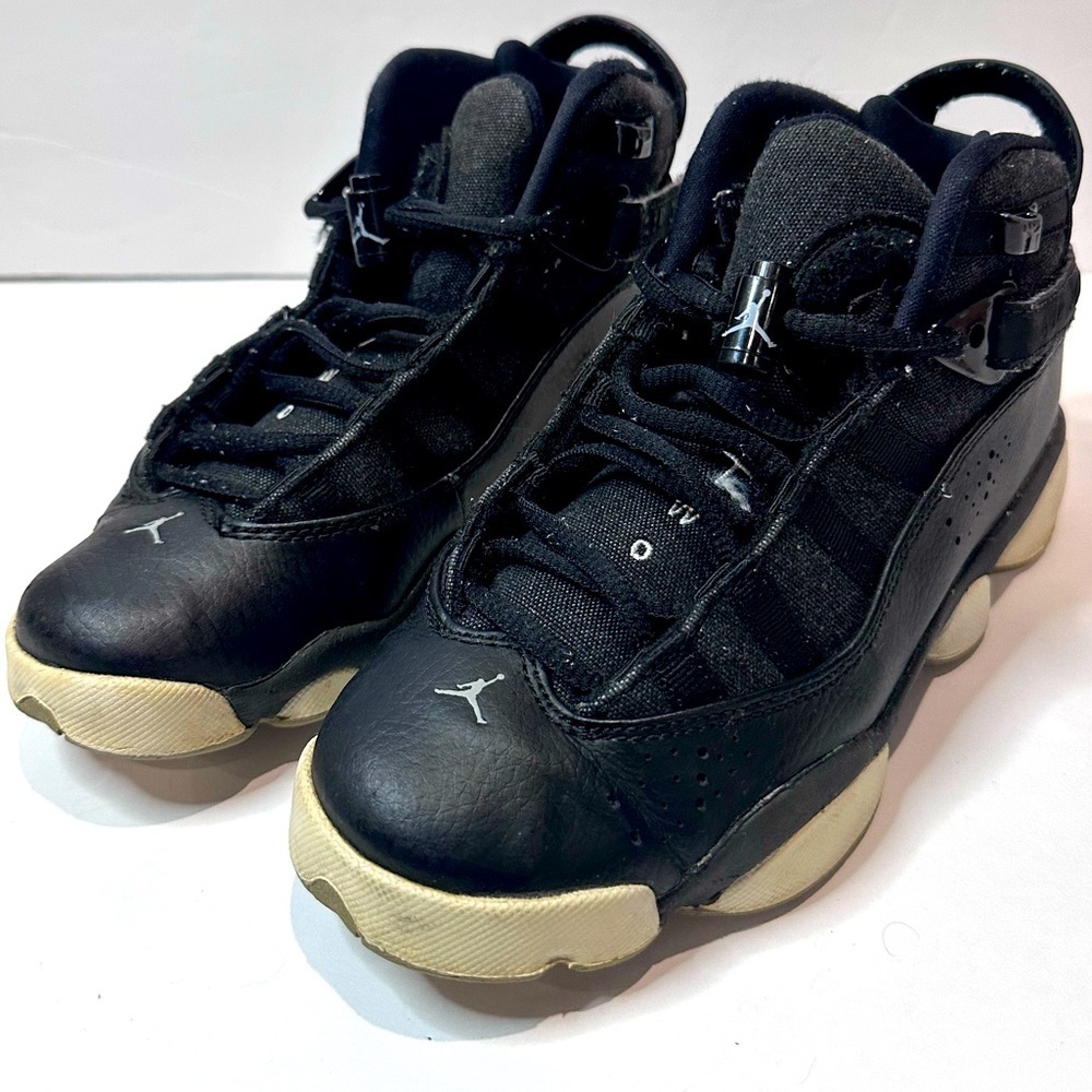 Kids Black Jordan Sneakers Sz.4y